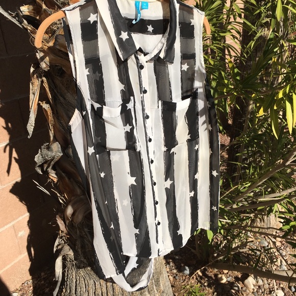 Sheer blouse with open draped back and stars - Picture 2 of 8